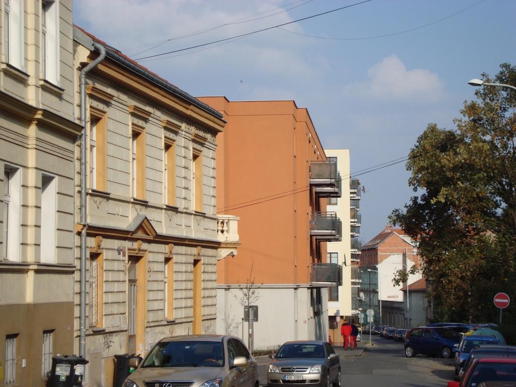 Apartment Smichov Prag Exteriör bild